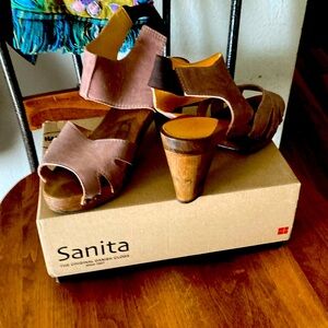 Gently used pair of Rose colored Sanita Vela Plateau Sandals.